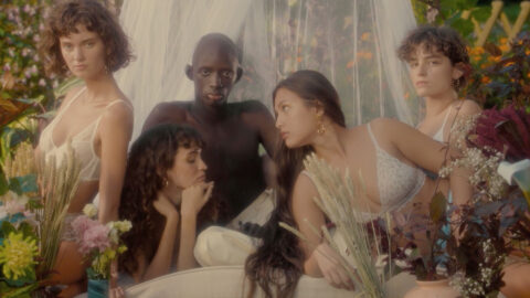 "Vendredi Sur Mer - Ecoute Cherie" directed by Alice Kong